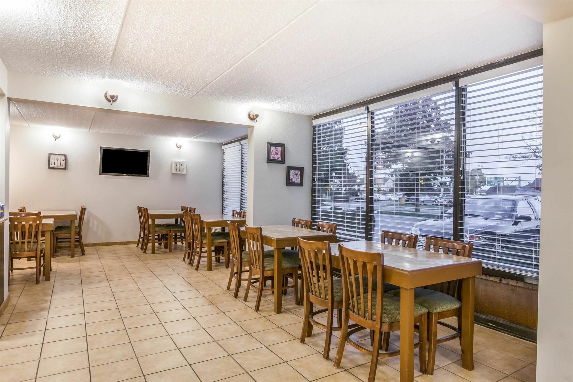Days Inn Syracuse Восток Сиракьюс Экстерьер фото